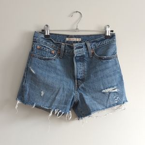 EUC Levi's denim cut off shorts